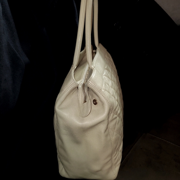 Chanel Matelasse Caviar CC Tote - Picture 13 of 16